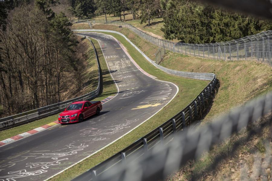  Holden VF SS Redline Ute At The Nurburgring 2013 года  (фото 4 из 19)